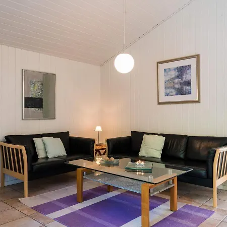 Henne Lxxvii Holiday home *