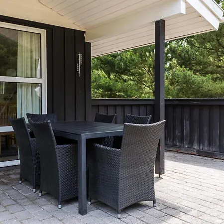 Enchanting Hideaway In Henne Town-by Traum Feriehus *