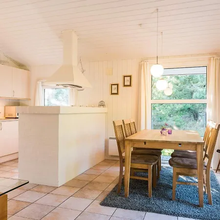 Dom wakacyjny Enchanting Hideaway In Henne Town-by Traum Henne Strand